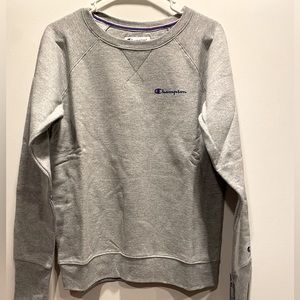 Champion Women's PowerBlend Graphic Crew Neck Pullover - Size Medium